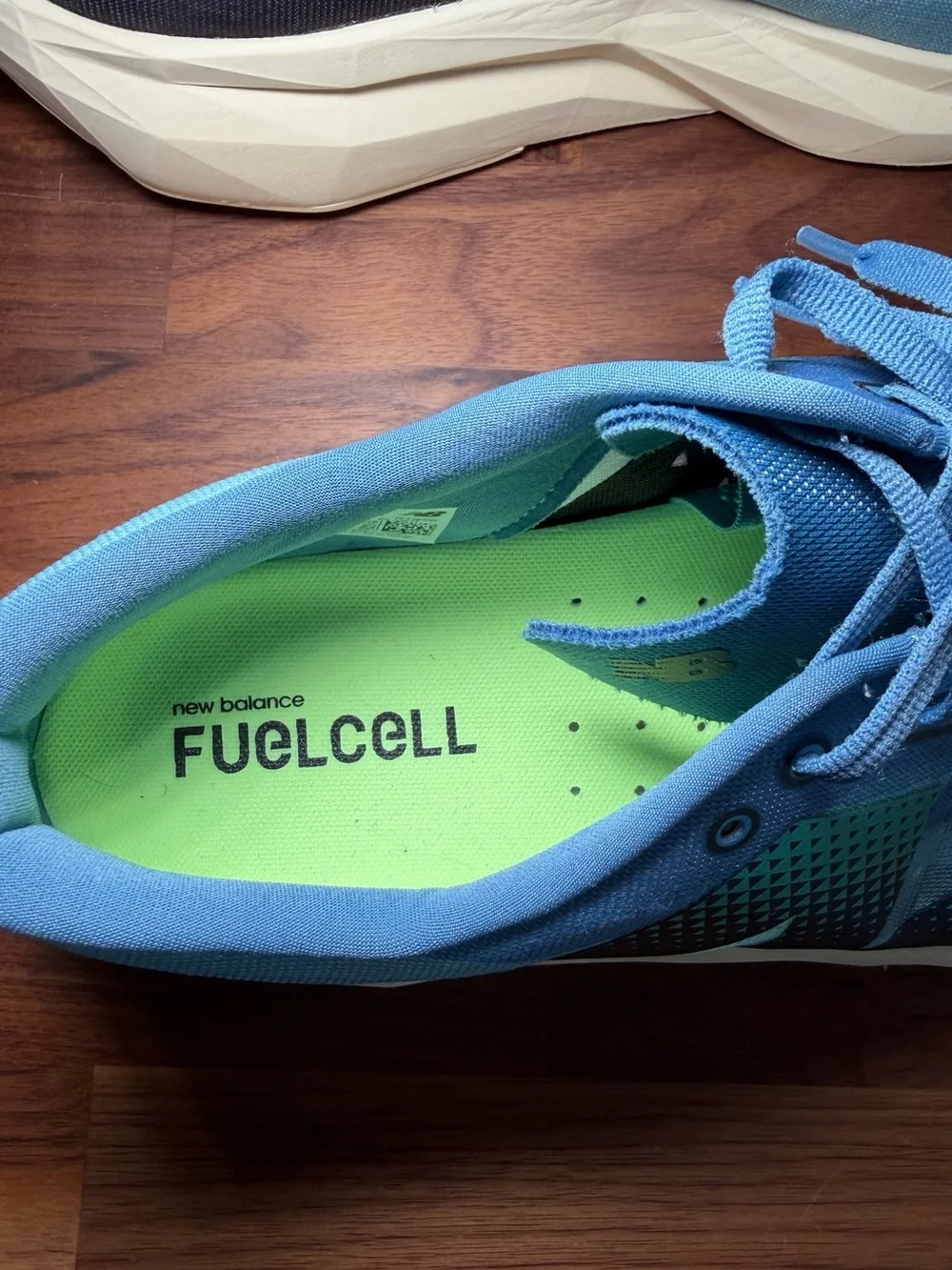 New Balance FuelCell Rebel v4 Heron Chrome Blue 2E